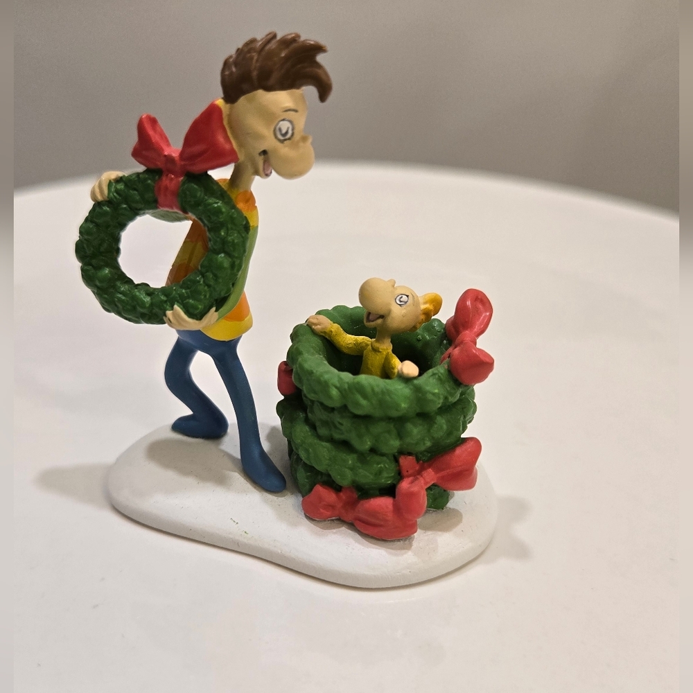 Department 56 - Grinch Who-Ville - Who is in the Wreath